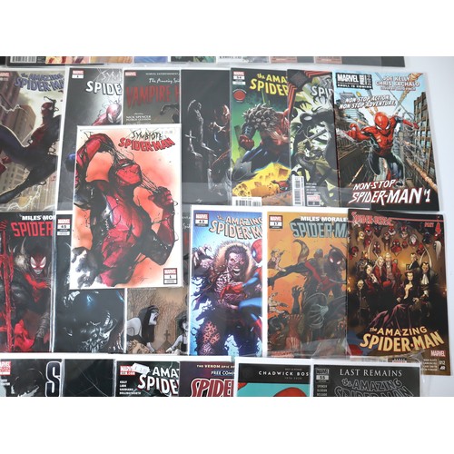 124 - Marvel Comics - Collection of Spiderman Comics including Dell' Otto Variant Symbiote Spider Man 1