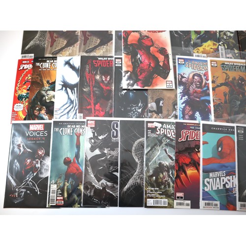 124 - Marvel Comics - Collection of Spiderman Comics including Dell' Otto Variant Symbiote Spider Man 1