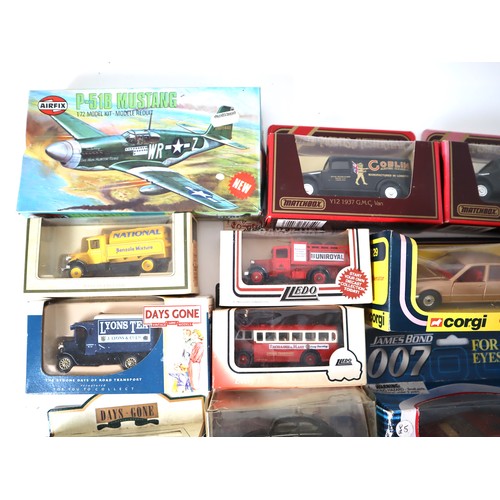 152 - A group of loose and boxed Corgi, Dinky, Lledo, matchbox Model cars and commercial vehicles