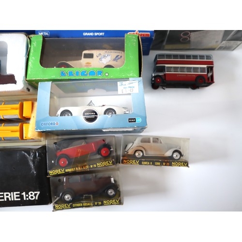 155 - A group of boxed models including plastic Norev cars, unused in retail box Praline Serie 1:87 Merced... 