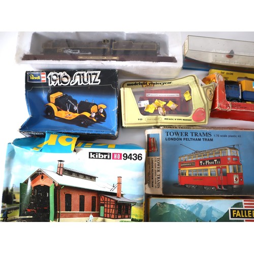 166 - A group of train, tram and vehicle models + building model kits