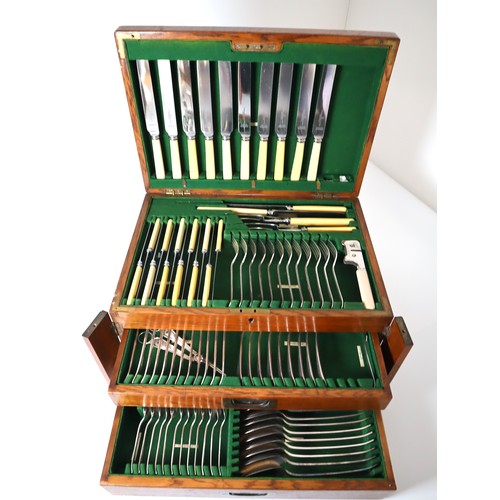 177 - Vintage Oak Cutlery Case with silver plate cutlery