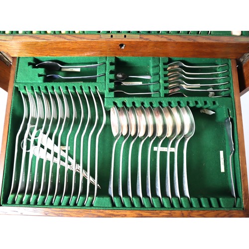 177 - Vintage Oak Cutlery Case with silver plate cutlery