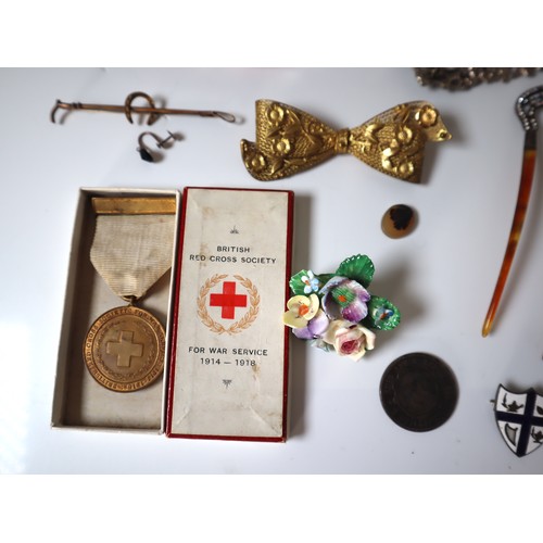 184 - A group of early 20th century jewellery including Sterling Silver belt buckle, Silver 1895 2 Shillin... 