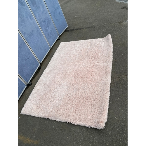 506 - Modern fluffy machine made rug