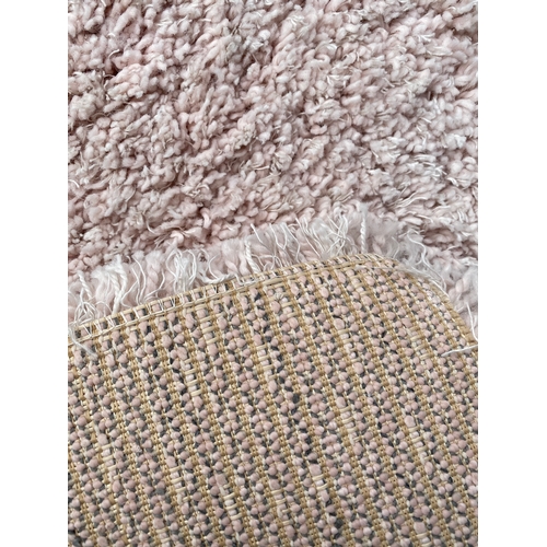 506 - Modern fluffy machine made rug
