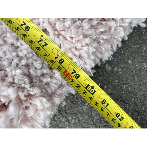 506 - Modern fluffy machine made rug