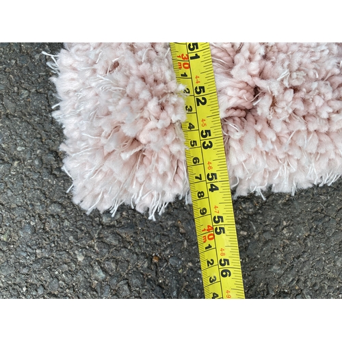 506 - Modern fluffy machine made rug