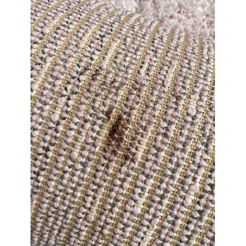 506 - Modern fluffy machine made rug