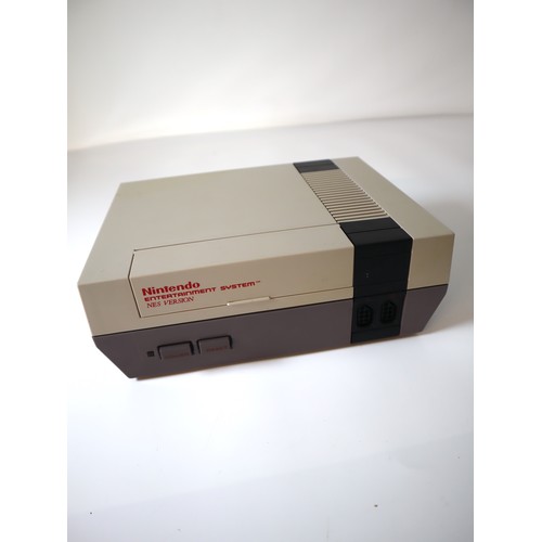 61 - Nintendo NES System NESE-001 with 2 controllers and cables