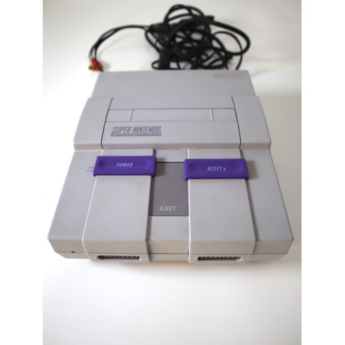 62 - Super Nintendo SNS-001 USA Console with Two controllers and cables