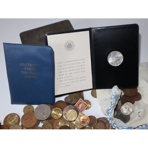 81 - A quantity of 19th - 20th century British & world coins + some notes