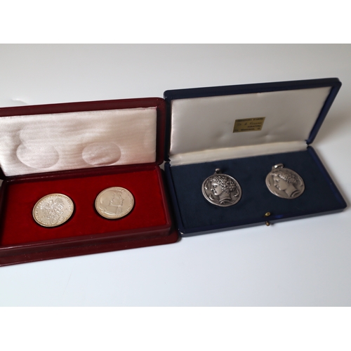 92 - Cased Polish 100 Zlotych - Tadeusz Kosciuszko 1976  coins + cased Italian Silver Medallions of Godde... 