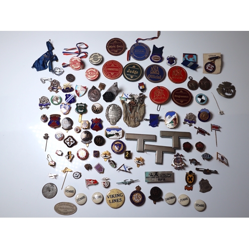 93 - Large collection of Roller & Ice Skating early to mid 20th century enamel pin badges + other collect... 