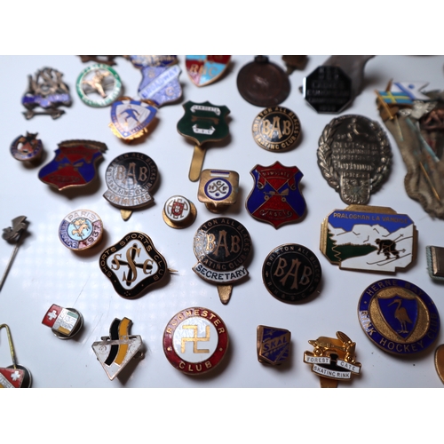 93 - Large collection of Roller & Ice Skating early to mid 20th century enamel pin badges + other collect... 