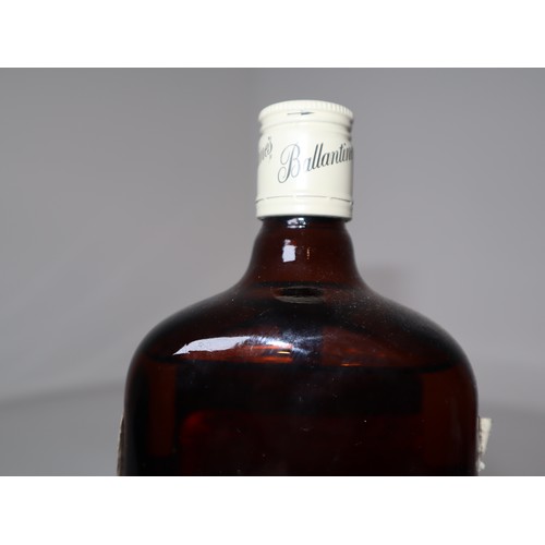 71 - Ballantines Finest Scotch Whisky 1 Litre 43% vol - Old Bottling 1980's