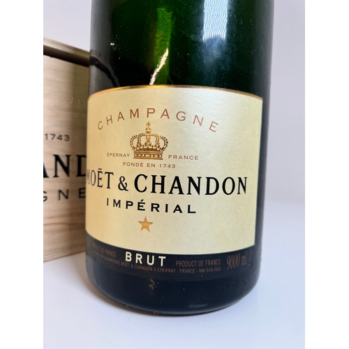 181 - Empty bottle Moet & Chandon Impérial Brut NV Salmanazar (9 ltr) in wooden case