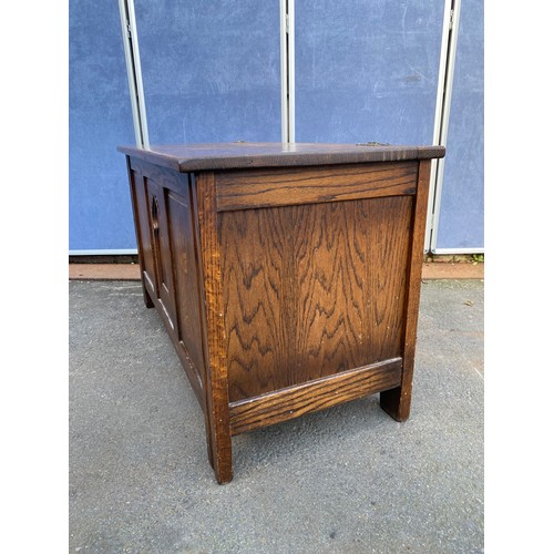 513 - Webber Furniture Oak trunk