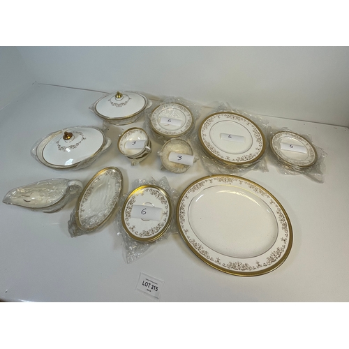 315 - Royal Doulton Belmont dinner service - 35 piece