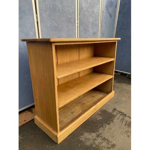 522 - Rustic pine low bookshelf.