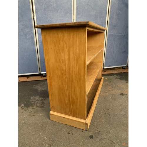 522 - Rustic pine low bookshelf.