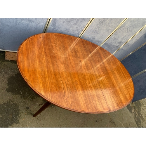 523 - Beautiful Danish Rosewood two leaf extendable dining table.