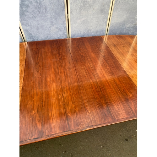 523 - Beautiful Danish Rosewood two leaf extendable dining table.