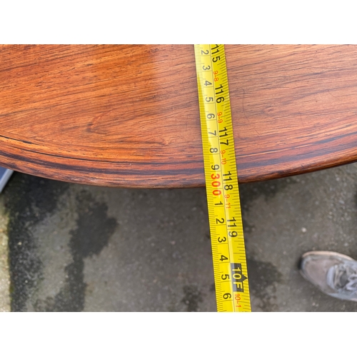 523 - Beautiful Danish Rosewood two leaf extendable dining table.