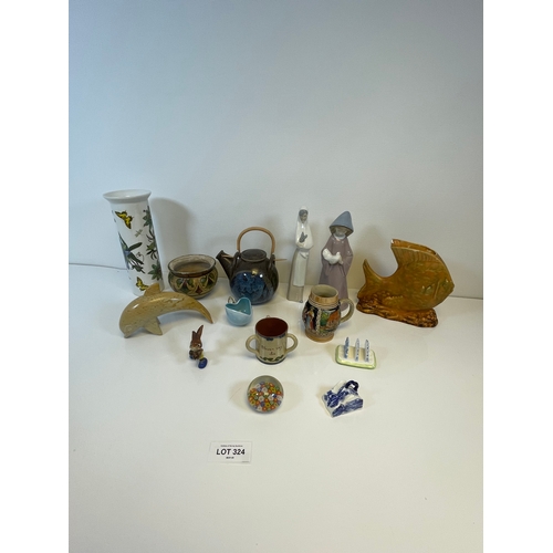 324 - A group of collectable ceramics