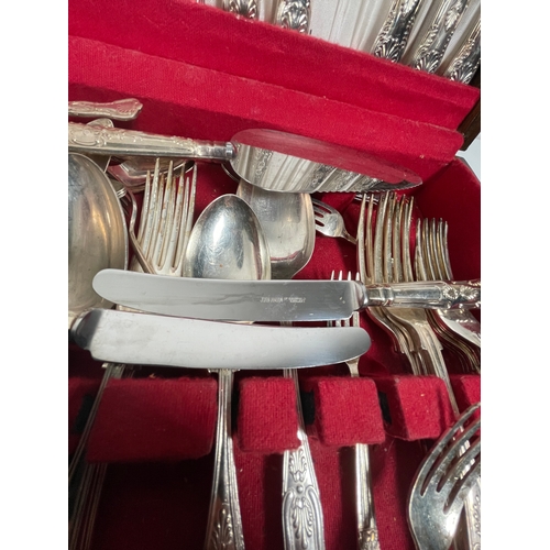 355 - A large quantity of miscellaneous cutlery