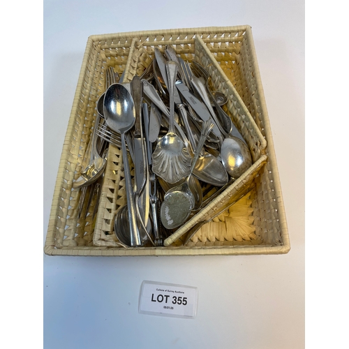 355 - A large quantity of miscellaneous cutlery