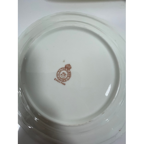 364 - A quantity of miscellaneous decorative ceramic plates