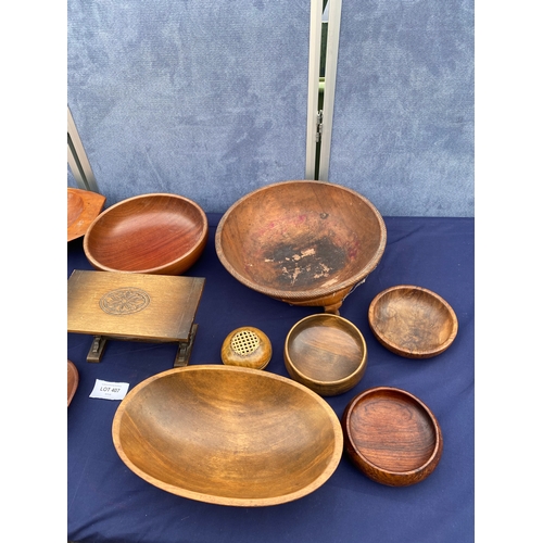 407 - A collection of wooden bowls