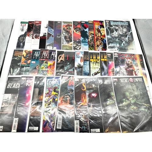 121 - Marvel comics + others - A group of various comics and variants - approximately 50