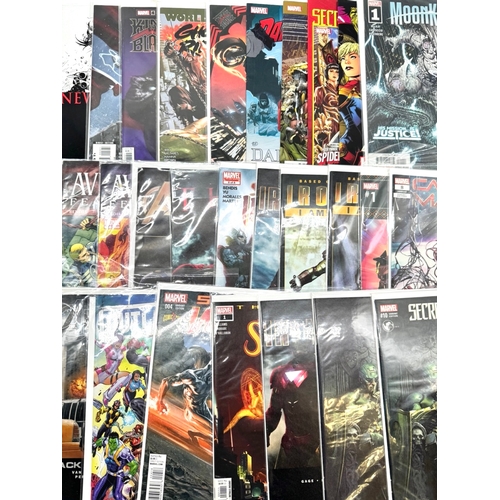 121 - Marvel comics + others - A group of various comics and variants - approximately 50