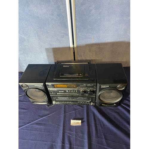 433 - Panasonic RX-DT610 portable Stereo