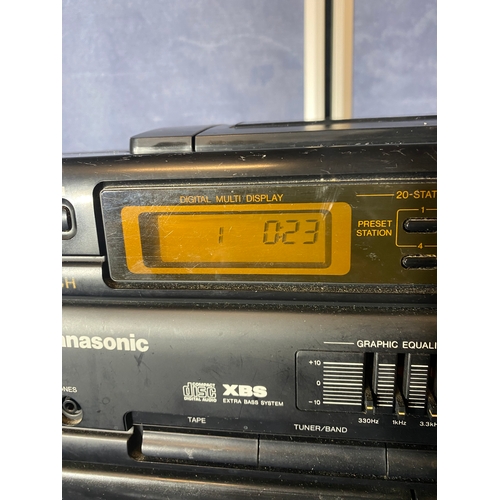 433 - Panasonic RX-DT610 portable Stereo