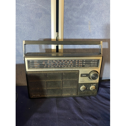 436 - A collection of Vintage/Retro radios