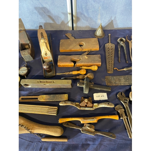 473 - A quantity of miscellaneous Vintage tools including Record wood plane and gauges