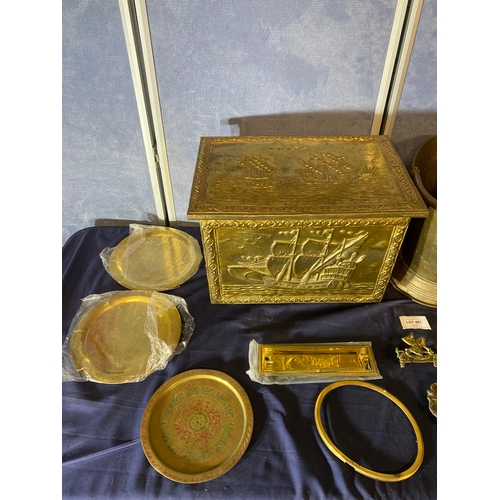 481 - Large collection of Brass/copper oddities including coal scuttle, plates and jugs.