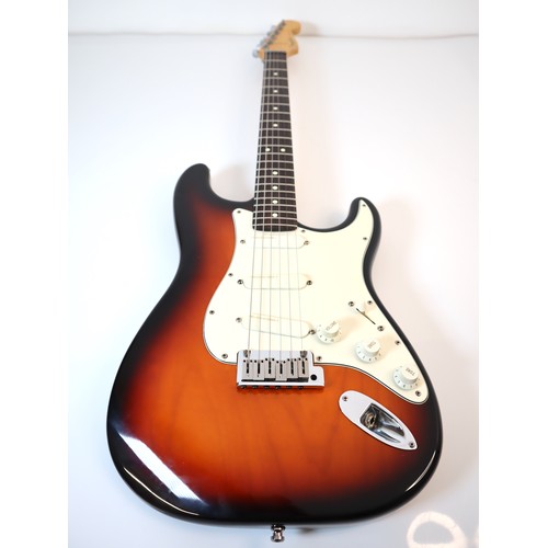 2 - 1995 Fender Stratocaster USA Sunburst Electric Guitar in a Fender Plus Hardcase Seriel Number N59973... 