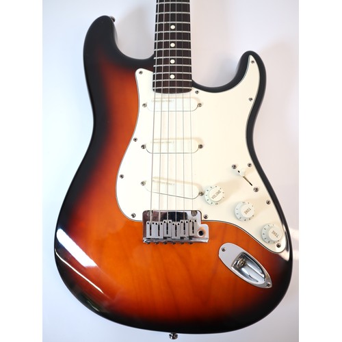 2 - 1995 Fender Stratocaster USA Sunburst Electric Guitar in a Fender Plus Hardcase Seriel Number N59973... 