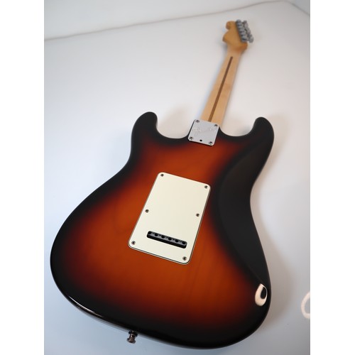 2 - 1995 Fender Stratocaster USA Sunburst Electric Guitar in a Fender Plus Hardcase Seriel Number N59973... 