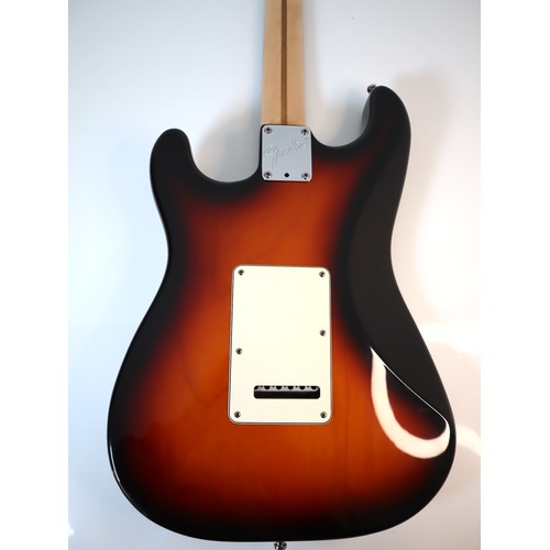 2 - 1995 Fender Stratocaster USA Sunburst Electric Guitar in a Fender Plus Hardcase Seriel Number N59973... 