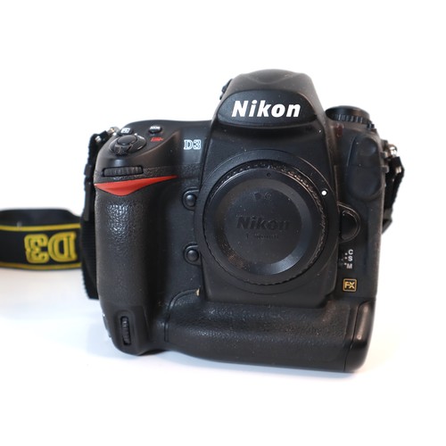 25 - Nikon D3 DSLR Camera Body Only with original box, 2 x 32GB Memory cards