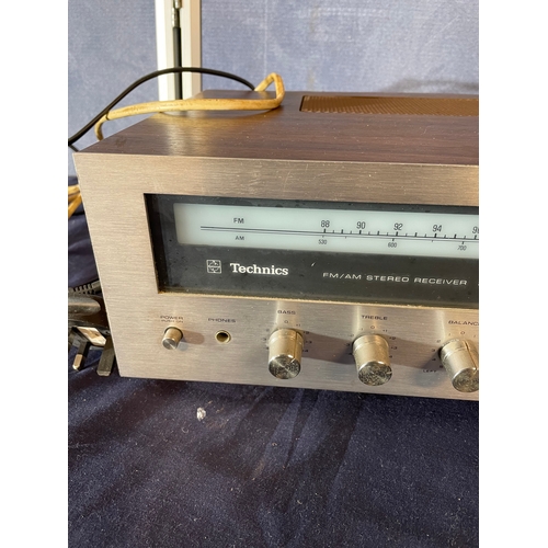 564 - Technics FM/AM Stereo Reciever