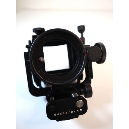 35 - Hasselblad Flex Body in case - cable release, complete focusing screen set - Special body permitting... 