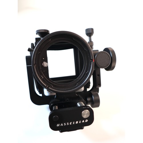 35 - Hasselblad Flex Body in case - cable release, complete focusing screen set - Special body permitting... 