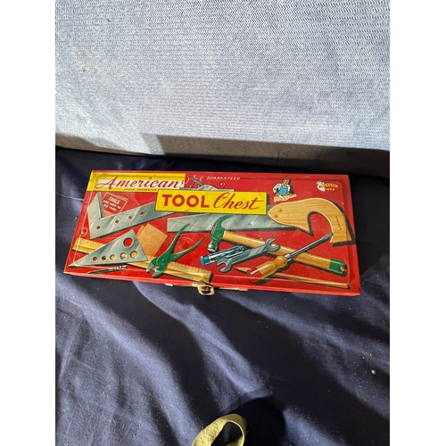 572 - A collection of Vintage toys