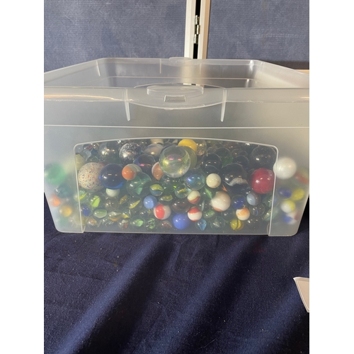 579 - A Large quantity of Marbles